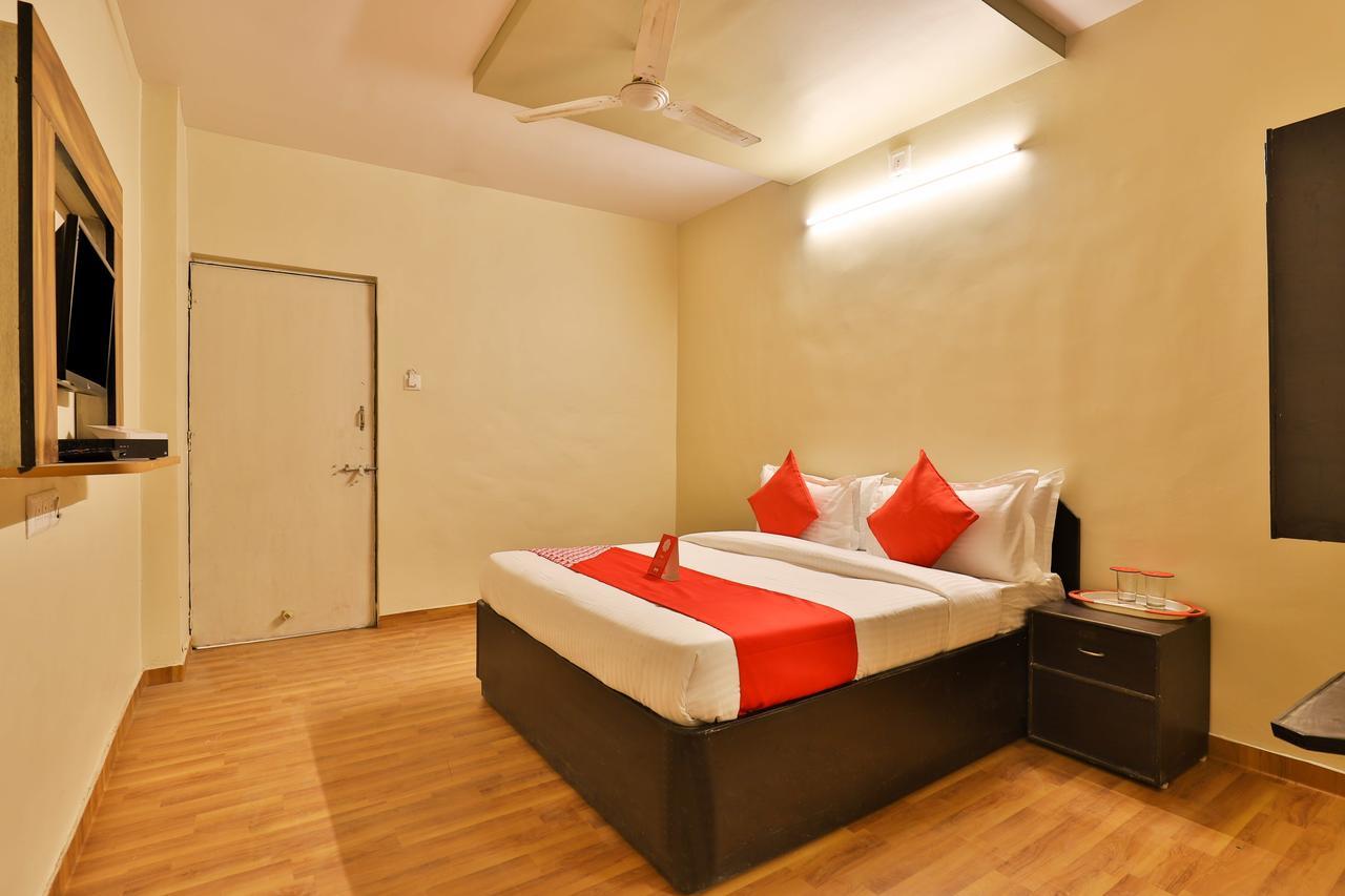 אחמדאבאד Oyo 11427 Hotel Kalyan מראה חיצוני תמונה